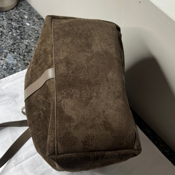 Old Navy Faux Vegan Suede Carrie Bucket Bag with Shoulder Crossbody Strap - New - Picture 6 of 10